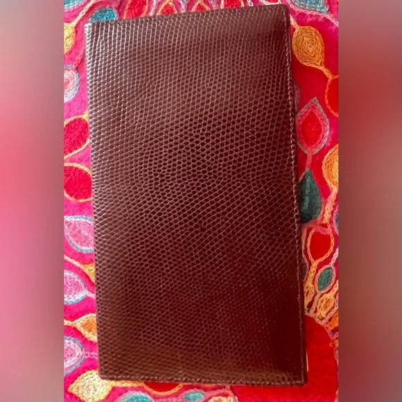 Beautiful Cartier Bordeaux burgundy leather wallet with gold hardware. EUC 7x4” - Picture 6 of 11